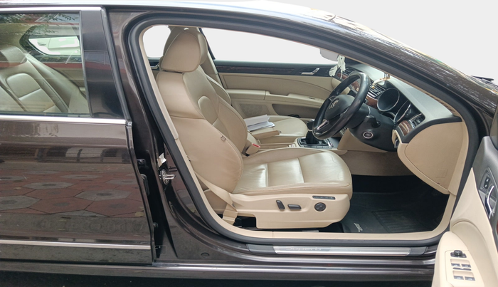 2015 Skoda Superb ELEGANCE 1.8 TSI MT, Petrol, Manual, 1,56,889 km, interior