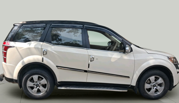 2015 Mahindra XUV500 W8, Diesel, Manual, 1,20,248 km, exterior