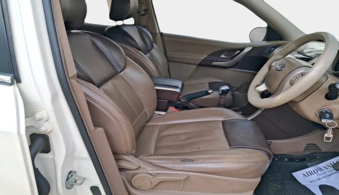 2015 Mahindra XUV500 W8, Diesel, Manual, 1,20,248 km, interior