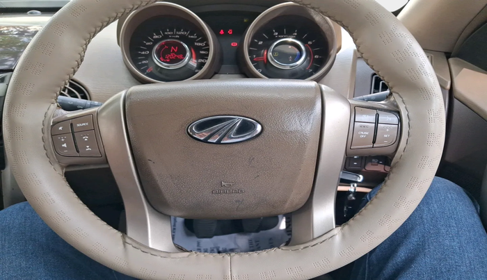 2015 Mahindra XUV500 W8, Diesel, Manual, 1,20,248 km, interior