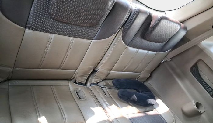 2015 Mahindra XUV500 W8, Diesel, Manual, 1,20,248 km, interior