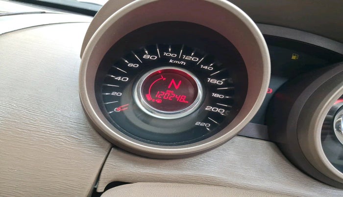 2015 Mahindra XUV500 W8, Diesel, Manual, 1,20,248 km, interior