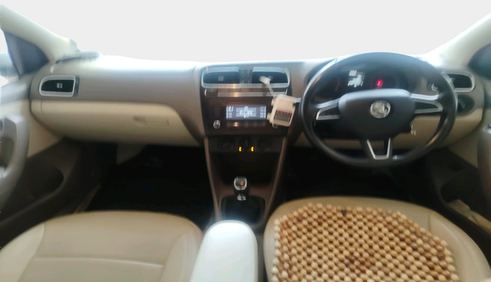 2015 Skoda Rapid AMBITION 1.6 MPI MT, Petrol, Manual, 78,886 km, interior