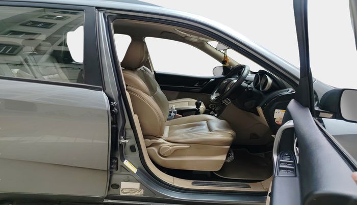 2016 Mahindra XUV500 W8, Diesel, Manual, 78,051 km, interior