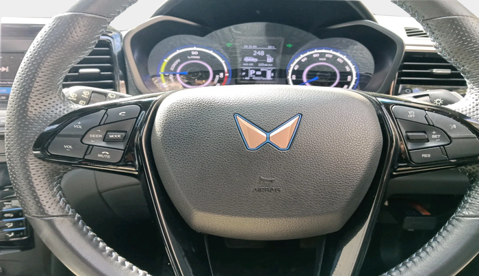 2023 Mahindra XUV400 EL 7.2 KW, Electric, Automatic, 40,557 km, interior