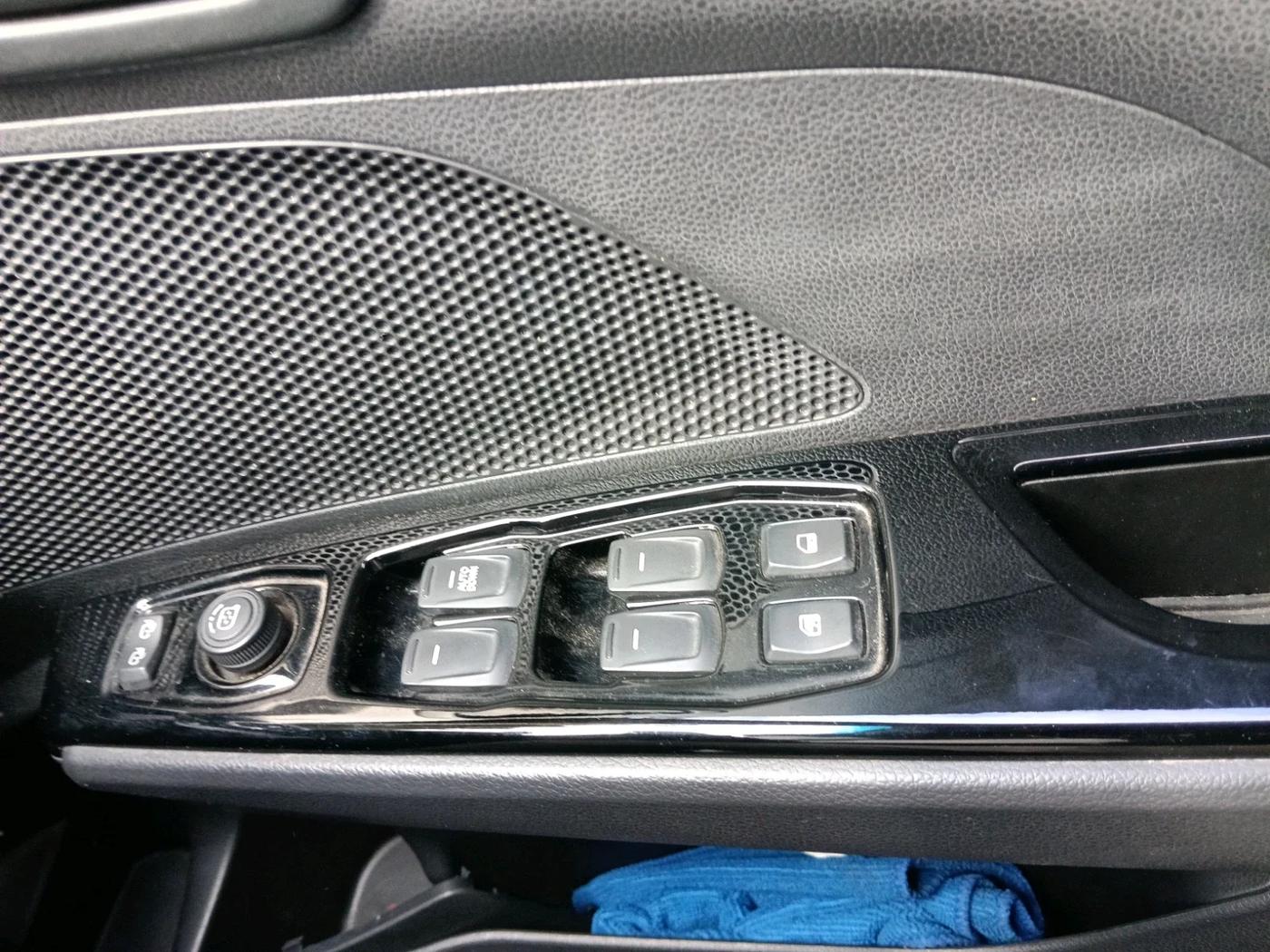 2023 Mahindra XUV400 EL 7.2 KW, Electric, Automatic, 40,557 km, interior