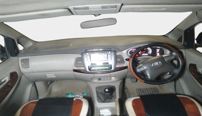 2014 Toyota Innova 2.5 VX 8 STR, Diesel, Manual, 90,771 km, interior