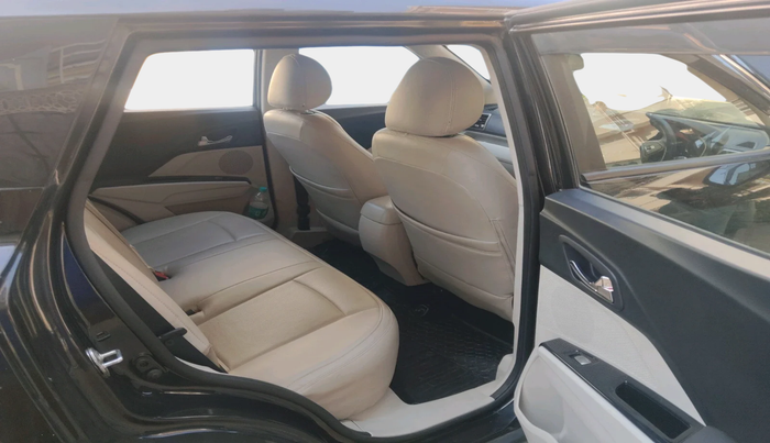 2021 Mahindra XUV300 W8 1.2 PETROL, Petrol, Manual, 15,585 km, interior