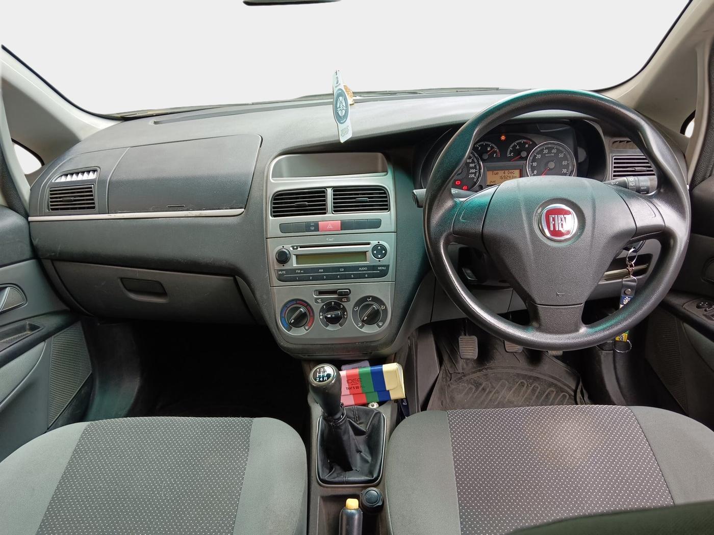2012 Fiat Grand Punto DYNAMIC 1.3, Diesel, Manual, 1,69,243 km, interior