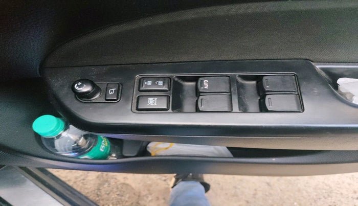 2017 Maruti Swift VXI, Petrol, Manual, 20,328 km, interior