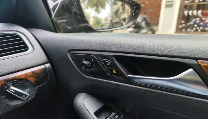 2011 Volkswagen Jetta HIGHLINE TDI AT, Diesel, Automatic, 1,22,338 km, interior