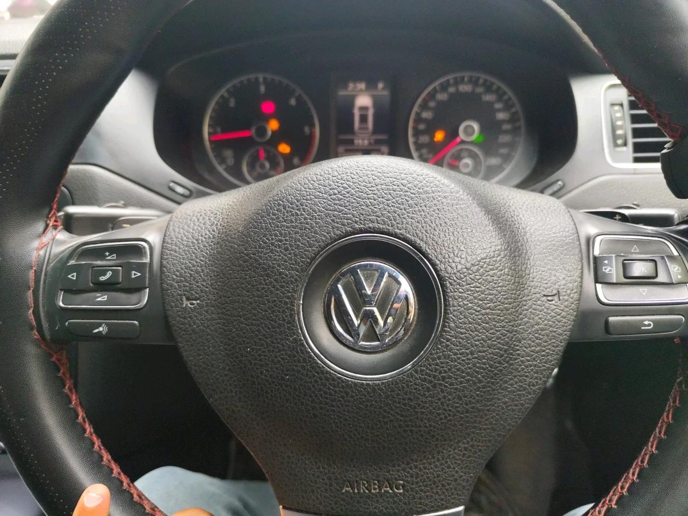 2011 Volkswagen Jetta HIGHLINE TDI AT, Diesel, Automatic, 1,22,338 km, interior