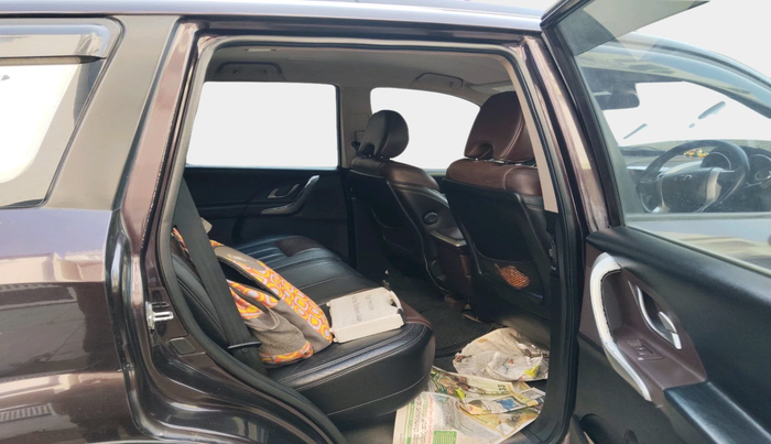 2013 Mahindra XUV500 W8, Diesel, Manual, 1,01,654 km, interior