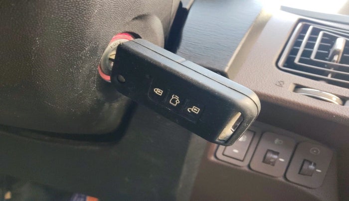 2013 Mahindra XUV500 W8, Diesel, Manual, 1,01,654 km, interior