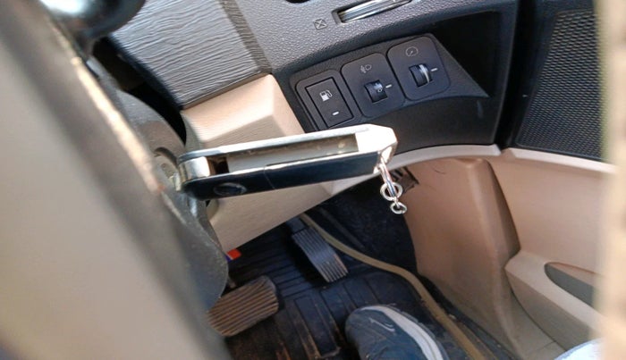 2016 Mahindra XUV500 W6 AT, Diesel, Automatic, 1,62,316 km, interior