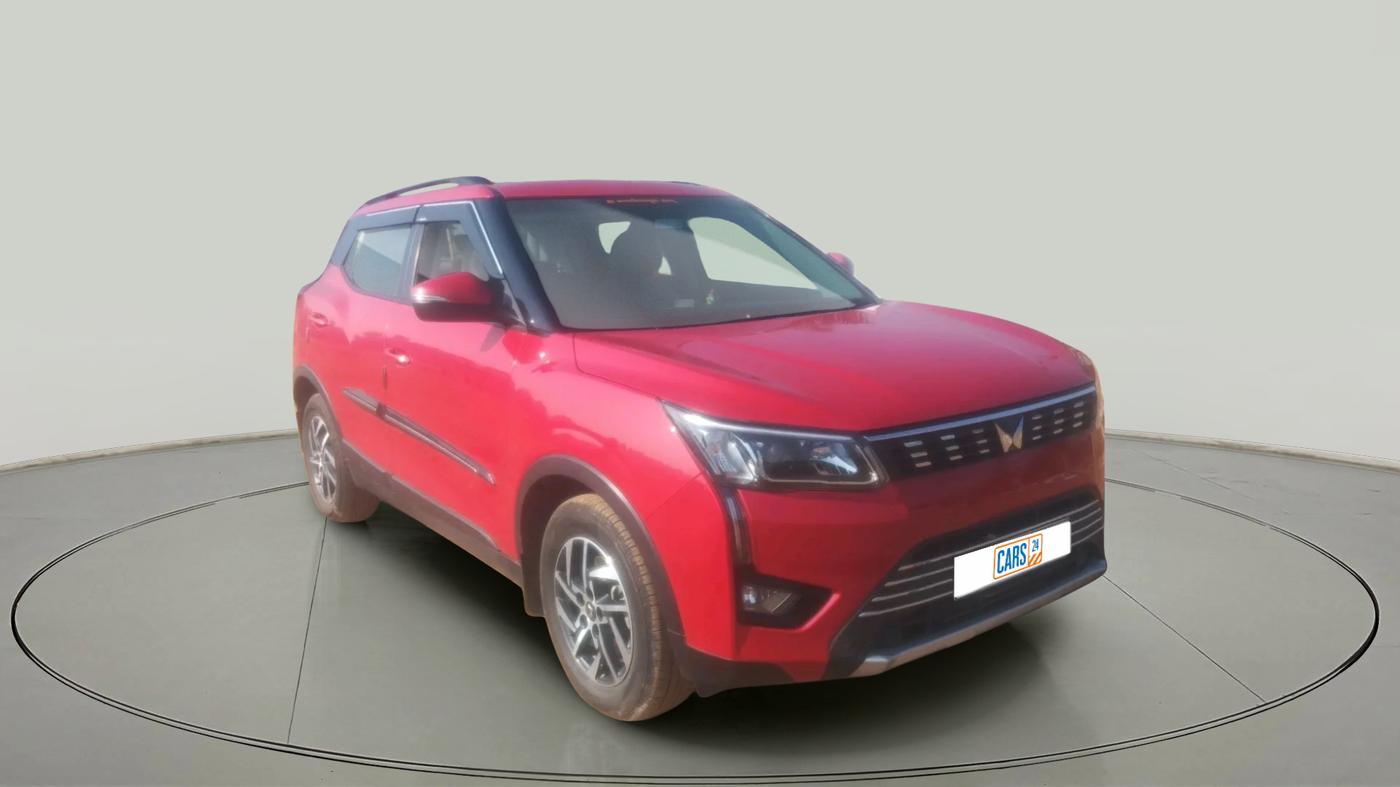 2024 Mahindra XUV300 W8 (O) 1.2 PETROL, Petrol, Manual, 11,983 km, exterior