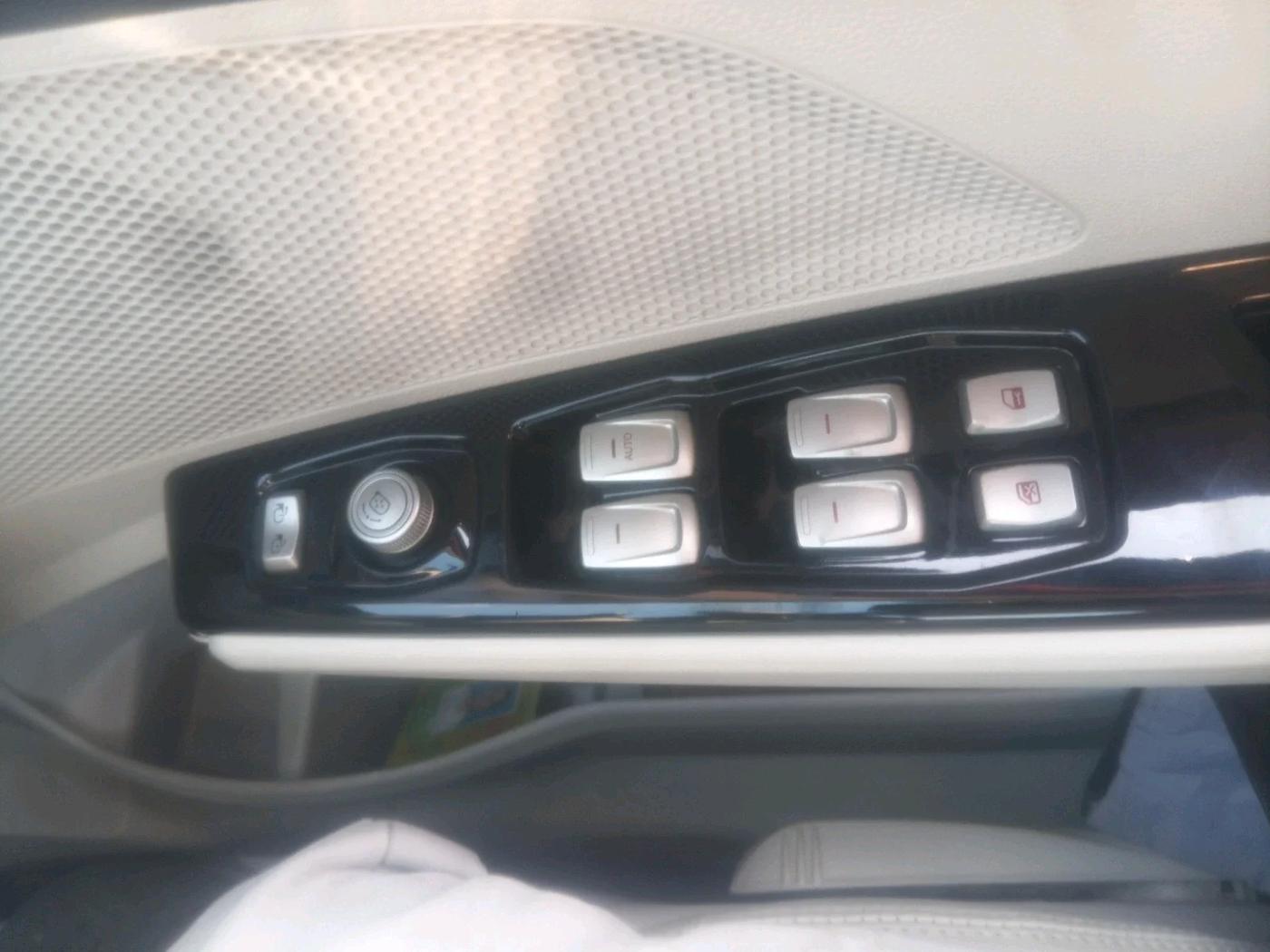 2024 Mahindra XUV300 W8 (O) 1.2 PETROL, Petrol, Manual, 11,983 km, interior