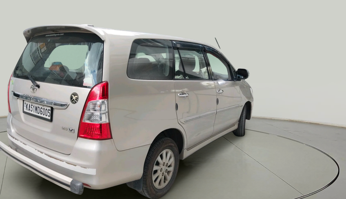 2012 Toyota Innova 2.5 VX 8 STR, Diesel, Manual, 93,119 km, exterior