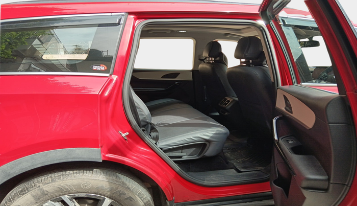 2022 Mahindra XUV700 AX 5 P MT 7 STR, Petrol, Manual, 7,524 km, interior