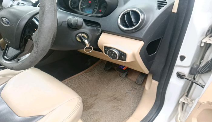 2016 Ford Figo Aspire TITANIUM1.5 DIESEL, Diesel, Manual, 2,30,282 km, interior