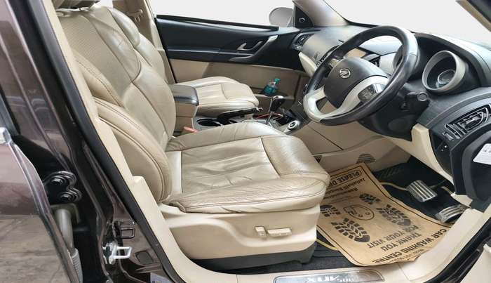 2016 Mahindra XUV500 W10 AT, Diesel, Automatic, 1,63,563 km, interior
