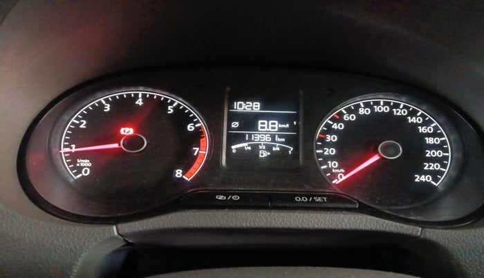 2016 Volkswagen Vento HIGHLINE 1.6 MPI, Petrol, Manual, 1,13,961 km, interior