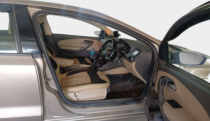 2016 Volkswagen Vento HIGHLINE 1.6 MPI, Petrol, Manual, 1,13,961 km, interior