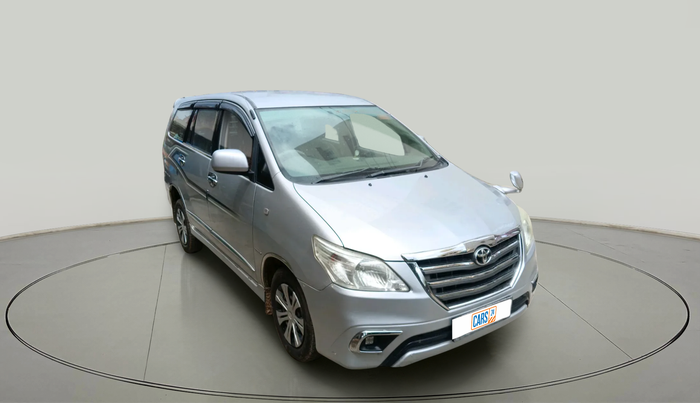 2014 Toyota Innova 2.5 GX 7 STR, Diesel, Manual, 1,20,939 km, exterior
