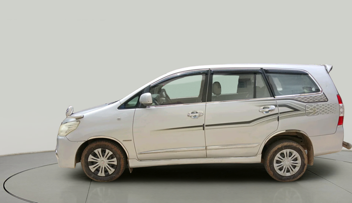 2014 Toyota Innova 2.5 GX 7 STR, Diesel, Manual, 1,20,939 km, exterior