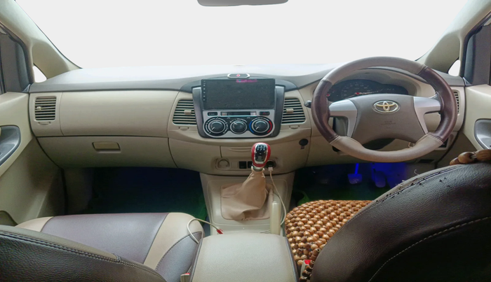 2014 Toyota Innova 2.5 GX 7 STR, Diesel, Manual, 1,20,939 km, interior