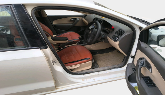 2013 Volkswagen Vento COMFORTLINE 1.6, Petrol, Manual, 1,33,290 km, interior