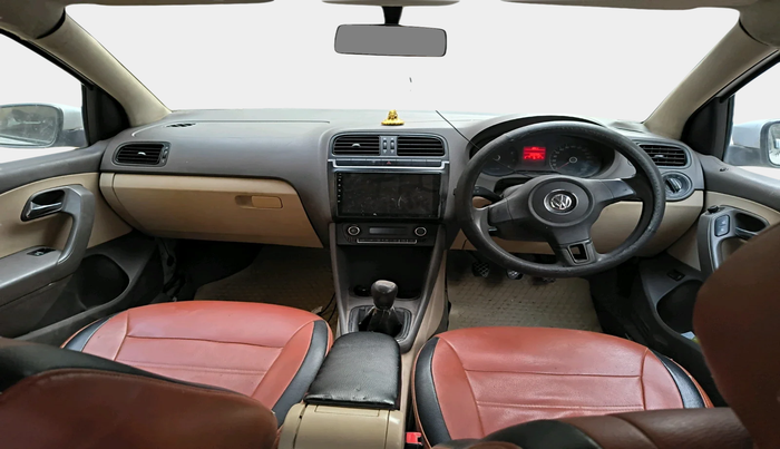 2013 Volkswagen Vento COMFORTLINE 1.6, Petrol, Manual, 1,33,290 km, interior
