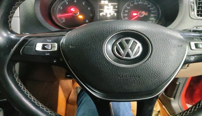 2016 Volkswagen Polo HIGHLINE1.2L, Petrol, Manual, 1,09,594 km, interior