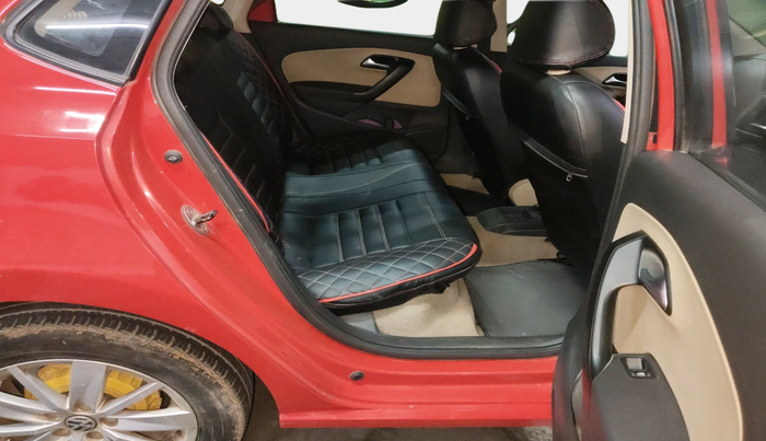 2016 Volkswagen Polo HIGHLINE1.2L, Petrol, Manual, 1,09,594 km, interior