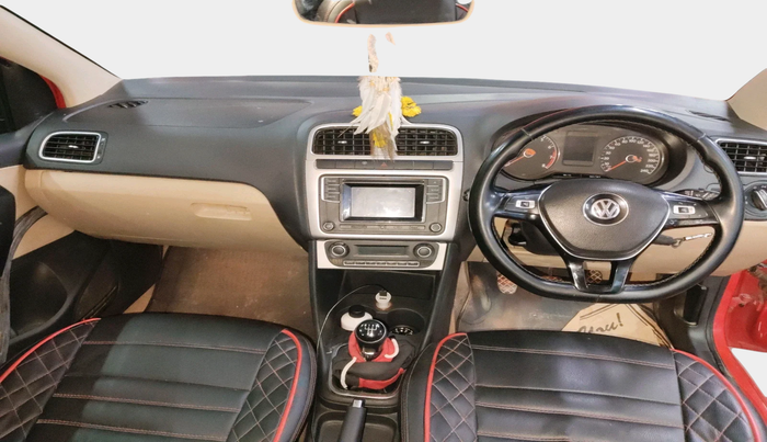2016 Volkswagen Polo HIGHLINE1.2L, Petrol, Manual, 1,09,594 km, interior