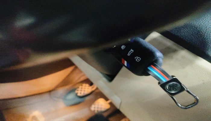 2016 Volkswagen Polo HIGHLINE1.2L, Petrol, Manual, 1,09,594 km, interior