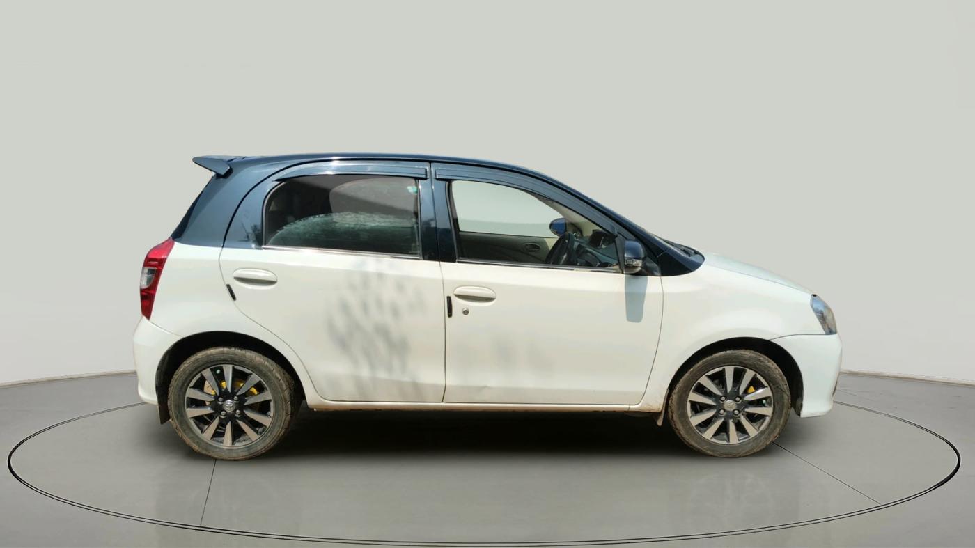 2019 Toyota Etios Liva V DUAL TONE, Petrol, Manual, 1,17,226 km, exterior
