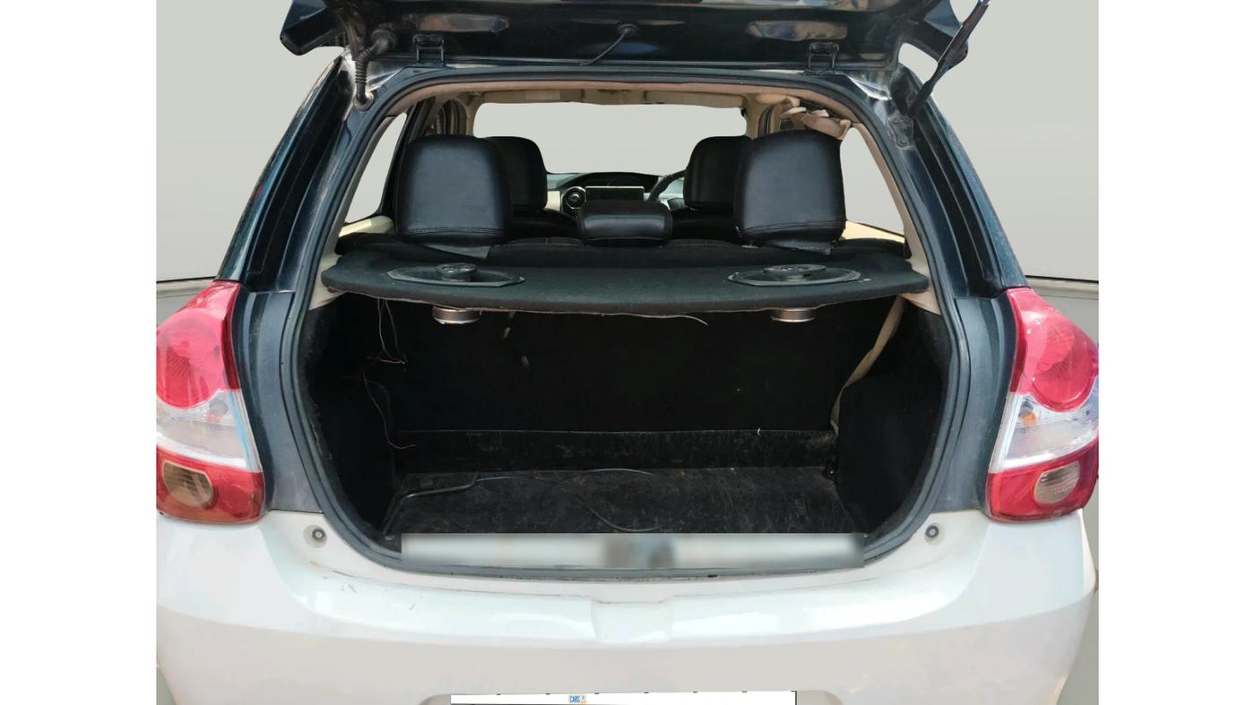 2019 Toyota Etios Liva V DUAL TONE, Petrol, Manual, 1,17,226 km, exterior