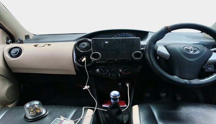 2019 Toyota Etios Liva V DUAL TONE, Petrol, Manual, 1,17,226 km, interior