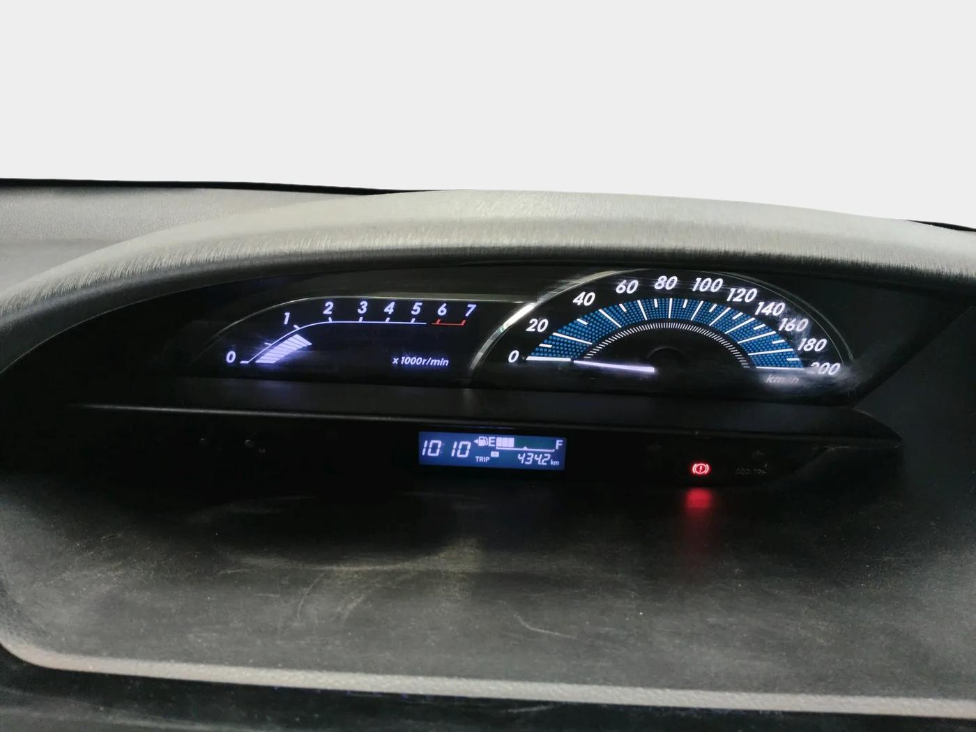 2019 Toyota Etios Liva V DUAL TONE, Petrol, Manual, 1,17,226 km, interior