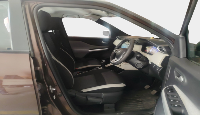 2022 Nissan MAGNITE XV MT, Petrol, Manual, 1,781 km, interior