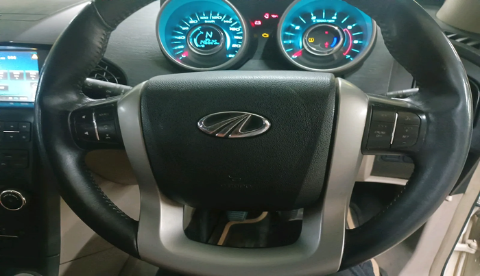 2017 Mahindra XUV500 W9, Diesel, Manual, 1,46,625 km, interior