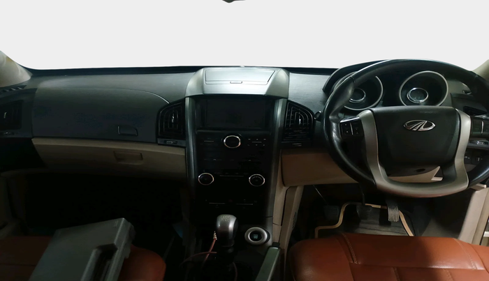 2017 Mahindra XUV500 W9, Diesel, Manual, 1,46,625 km, interior