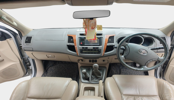 2011 Toyota Fortuner 3.0 4X4 MT, Diesel, Manual, 80,249 km, interior