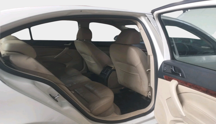 2010 Skoda Laura ELEGANCE 2.0 TDI CR MT, Diesel, Manual, 2,50,627 km, interior