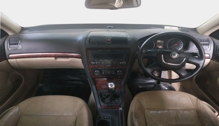 2010 Skoda Laura ELEGANCE 2.0 TDI CR MT, Diesel, Manual, 2,50,627 km, interior