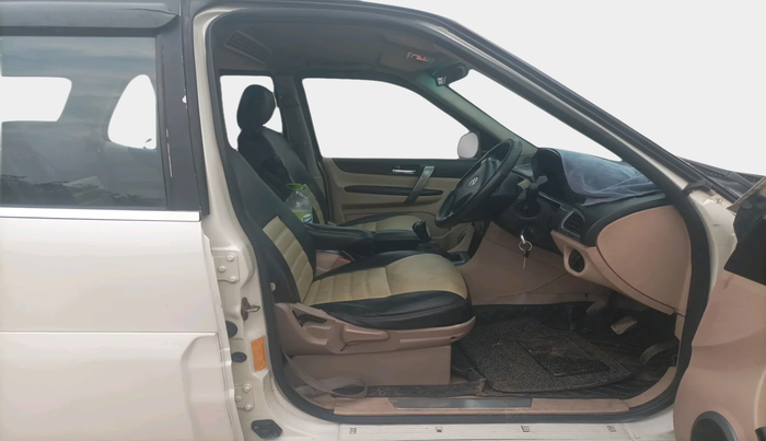 2015 Tata Safari Storme 2.2 EX 4X2, Diesel, Manual, 1,49,589 km, interior