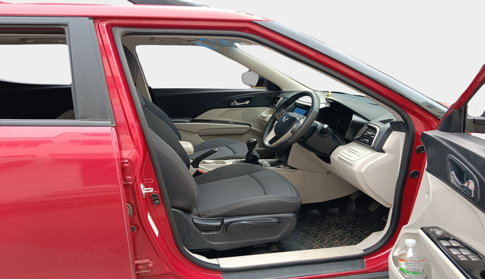 2023 Mahindra XUV300 W8 1.2 PETROL, Petrol, Manual, 14,700 km, interior