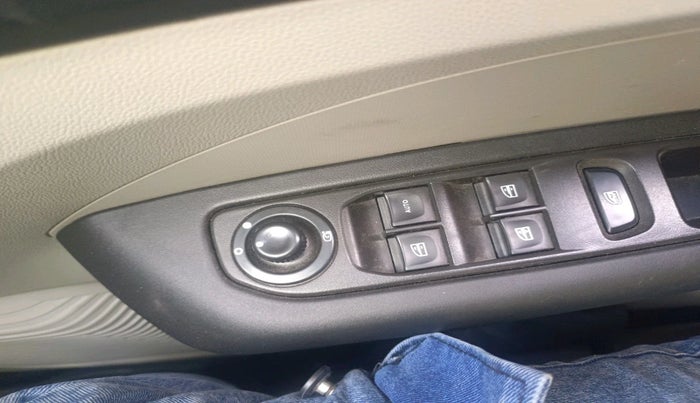 2024 Renault TRIBER RXZ AMT, Petrol, Automatic, 17,156 km, interior