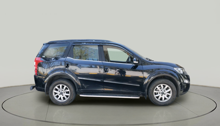 2016 Mahindra XUV500 W10 AT, Diesel, Automatic, 64,308 km, exterior